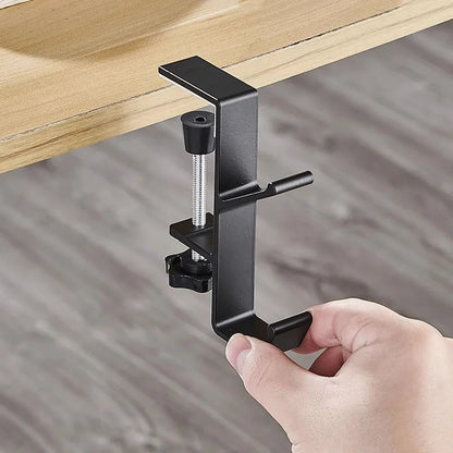 Gancho Ajustável – Mais espaço e praticidade na sua mesa.